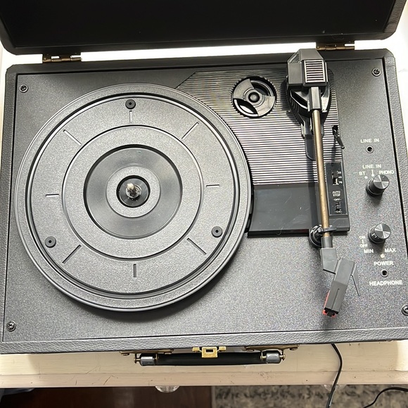 Retrolife Record Player - Picture 2 of 4